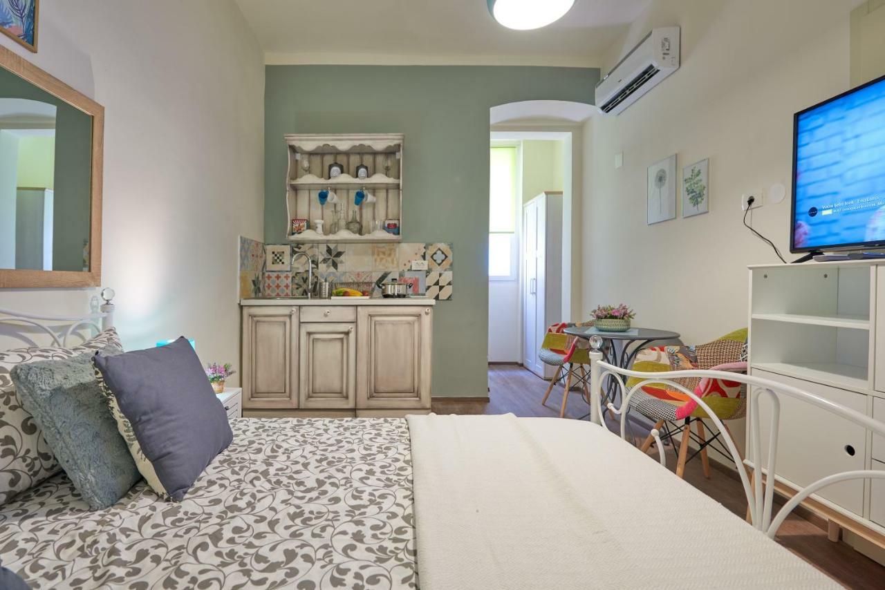 Old City Romanitic Studios 1 With Free Private Parking Pula Exterior foto